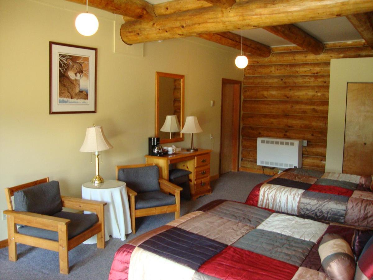 קלירווטר Helmcken Falls Lodge Cabin Rooms And Rv Park מראה חיצוני תמונה