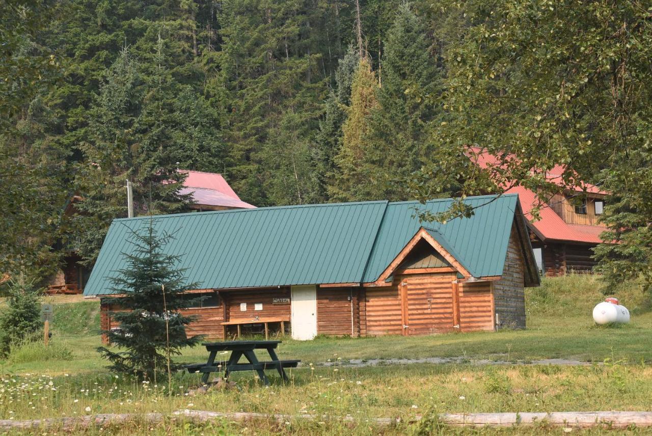 קלירווטר Helmcken Falls Lodge Cabin Rooms And Rv Park מראה חיצוני תמונה