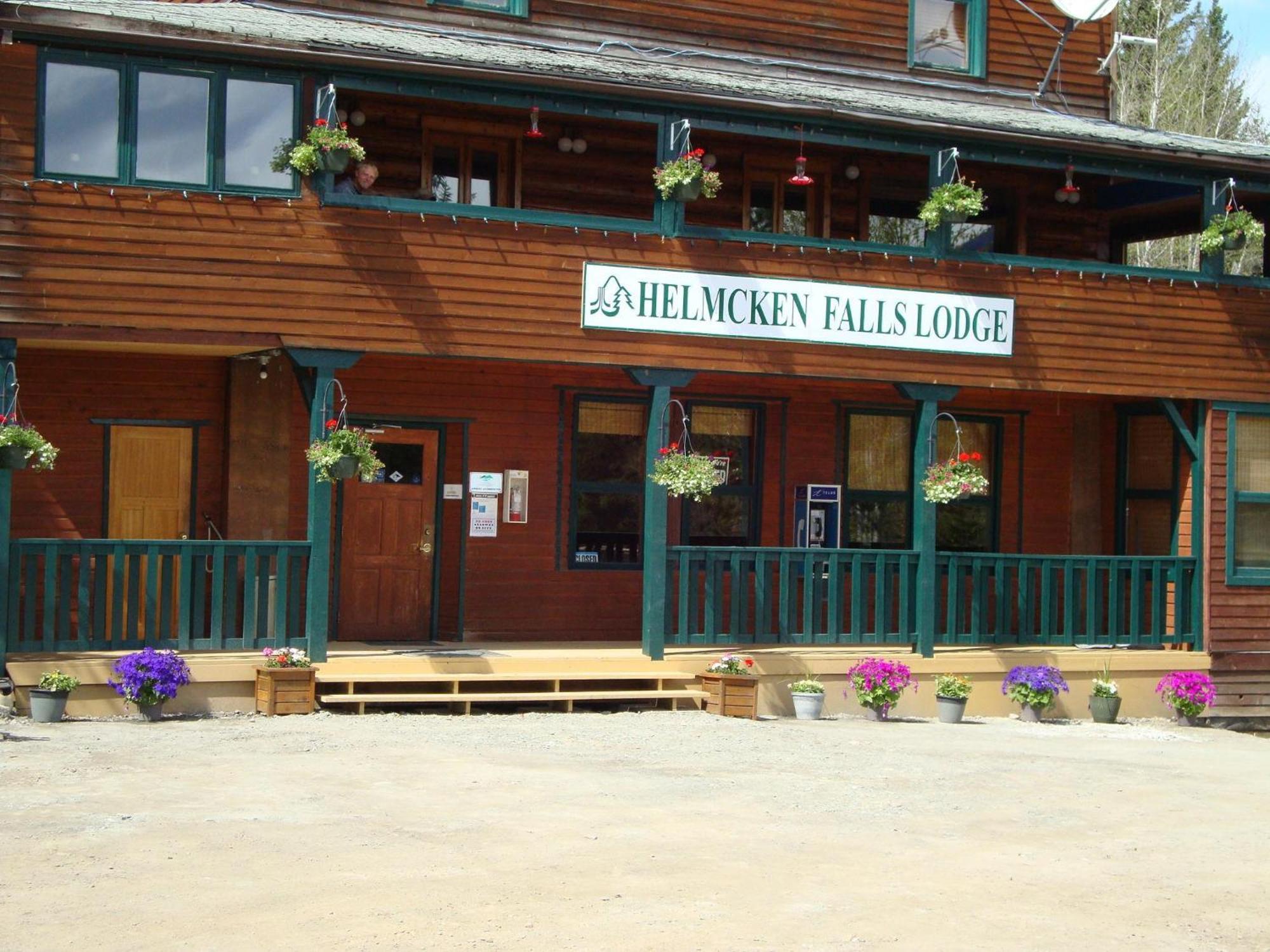 קלירווטר Helmcken Falls Lodge Cabin Rooms And Rv Park מראה חיצוני תמונה
