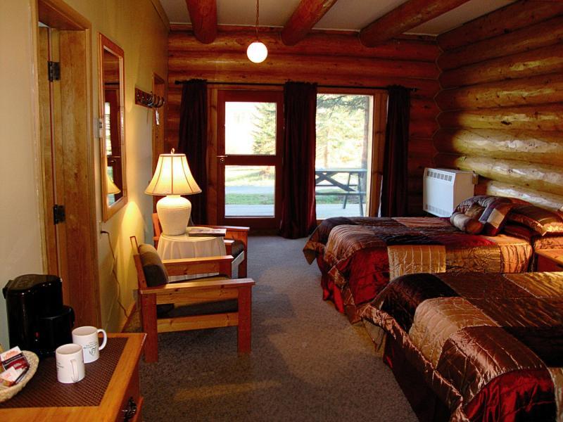 קלירווטר Helmcken Falls Lodge Cabin Rooms And Rv Park מראה חיצוני תמונה